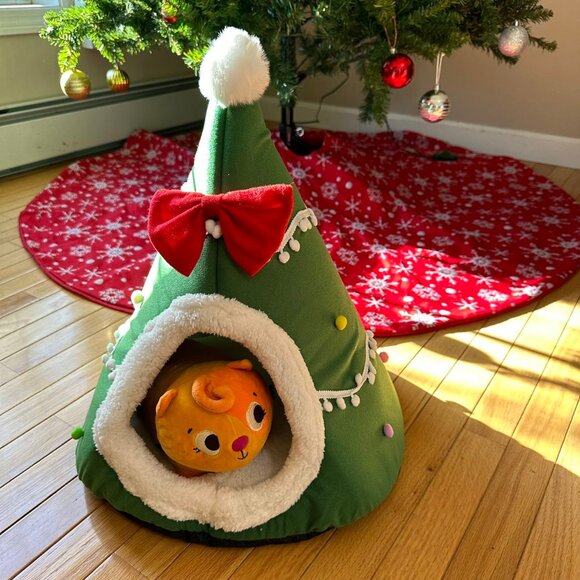 Christmas Pet House Tent Warm Sleeping Bed Indoor for Kitten and Puppy - Picture 1 of 8